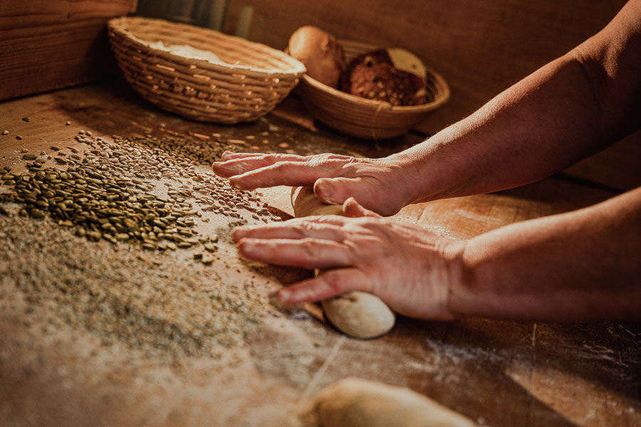 Besuchen Sie uns in Roggenburg für täglich frischen Genuss und erleben Sie unsere Leidenschaft für das Bäckerhandwerk.